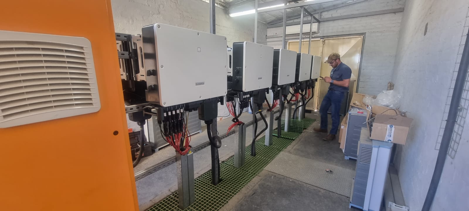 Grid tied inverter installation - 450 kW
